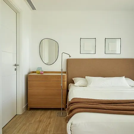 Апартаменты Stylish 2 Bedroom In Alcazaba Lagoon