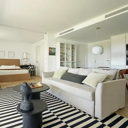 Апартаменты Stylish 2 Bedroom In Alcazaba Lagoon