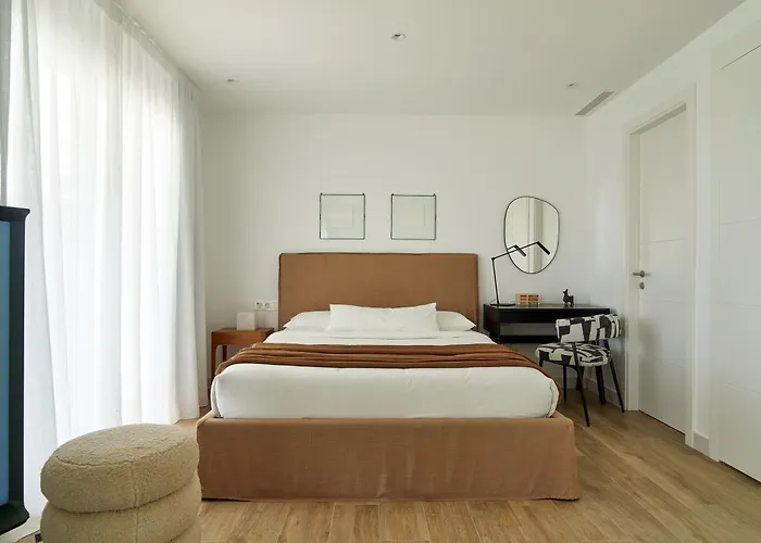 Stylish 2 Bedroom In Alcazaba Lagoon