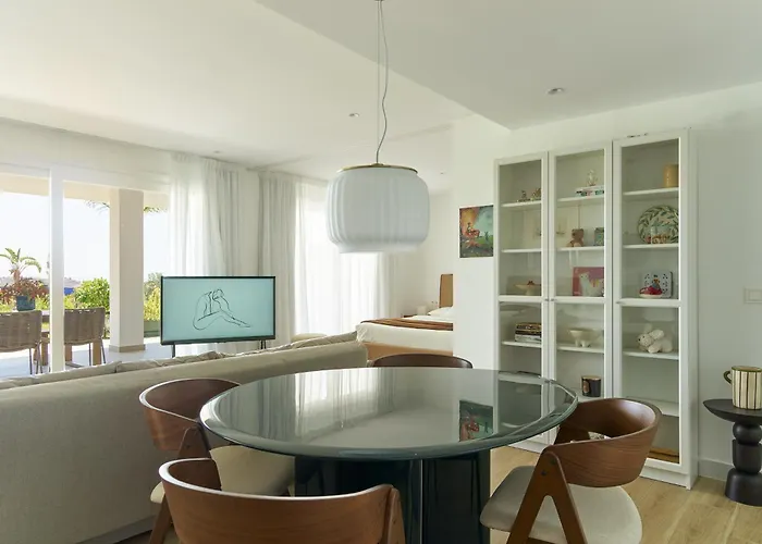 Stylish 2 Bedroom In Alcazaba Lagoon Apartment *