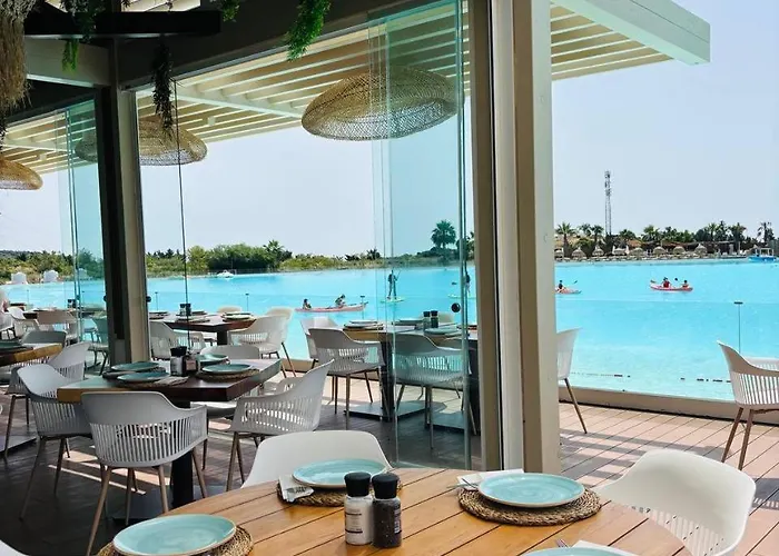 Stylish 2 Bedroom In Alcazaba Lagoon 公寓